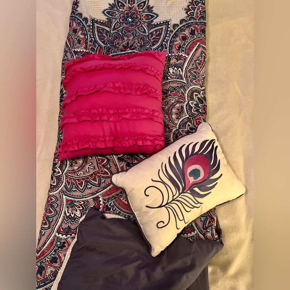 Mi Zone Full/Queen purple paisley comforter and shams